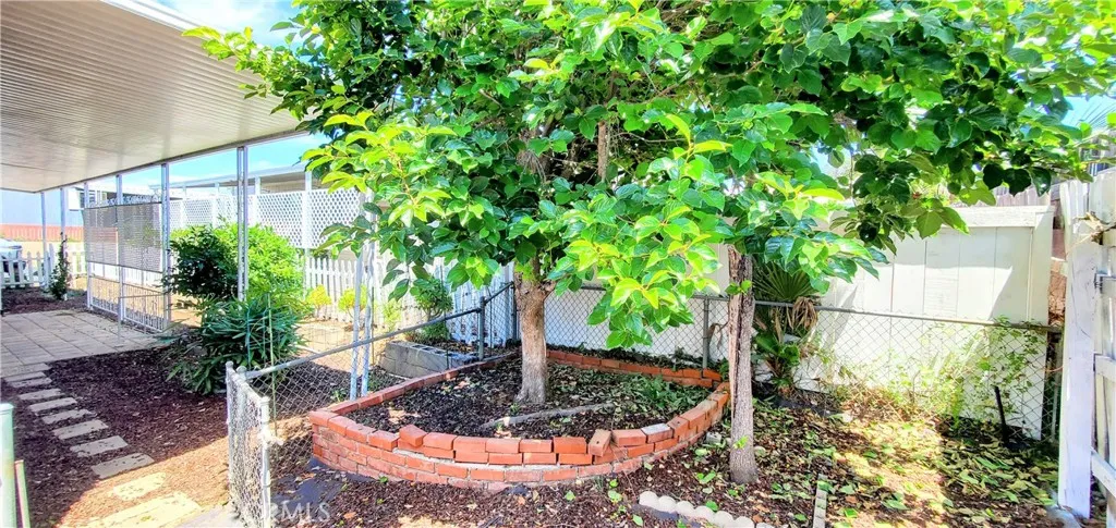 https://cdn.realtyfeed.com/cdn/127/306552770/e63d7fb9f683c918bca136fce54bf7ab.webp