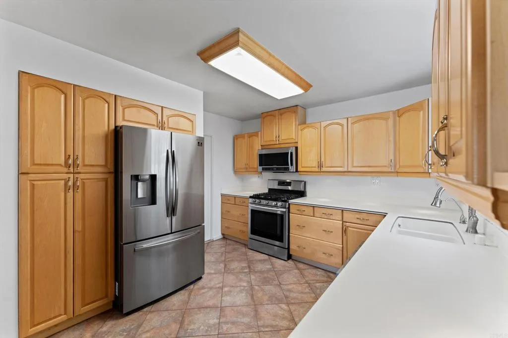 https://cdn.realtyfeed.com/cdn/127/306552778/2c4ad69128cdb17219bdf4ea0b6e84f6.webp