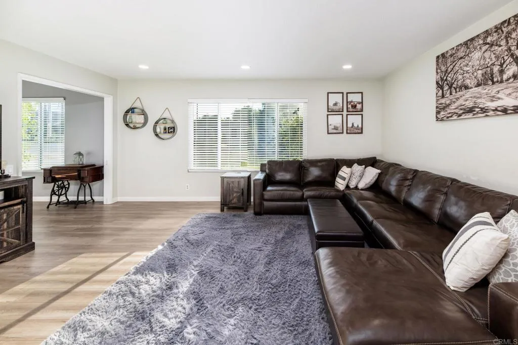 https://cdn.realtyfeed.com/cdn/127/306552829/82c26bb5063a6c929bae018eb39b8617.webp