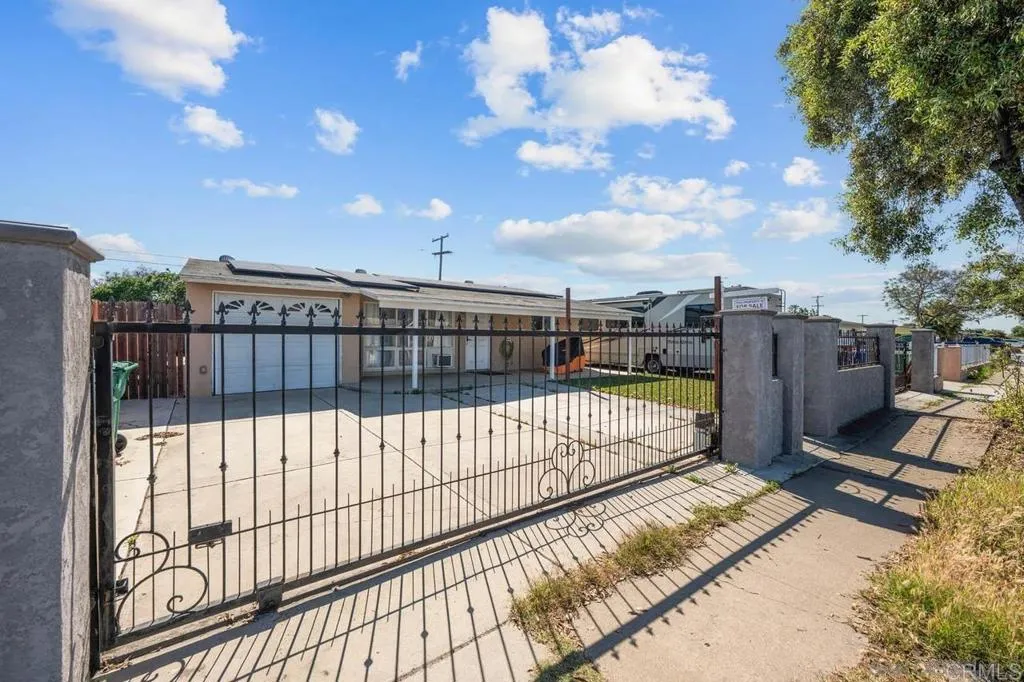 https://cdn.realtyfeed.com/cdn/127/306552901/6e98c984fec21e67847800f528eb3668.webp