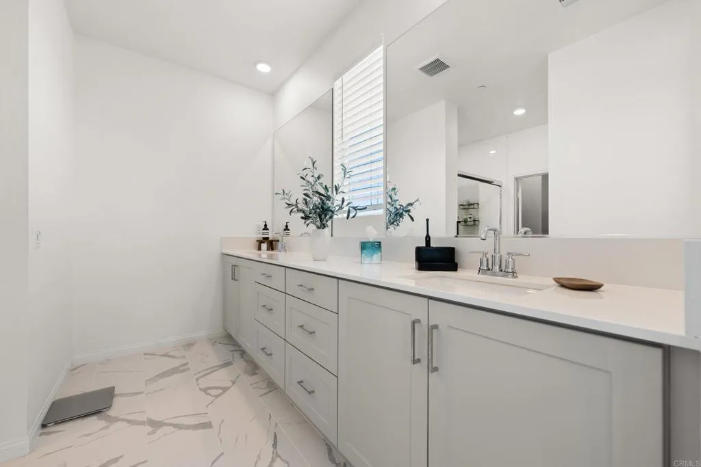 https://cdn.realtyfeed.com/cdn/127/306552909/609c05517f377e542c78c31ec7745d12.webp