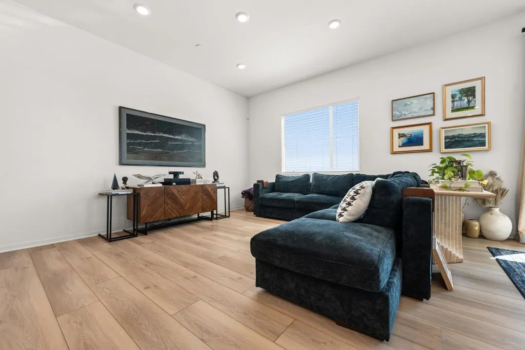 https://cdn.realtyfeed.com/cdn/127/306552909/bde293e843baff3b7821be2301911aee.webp