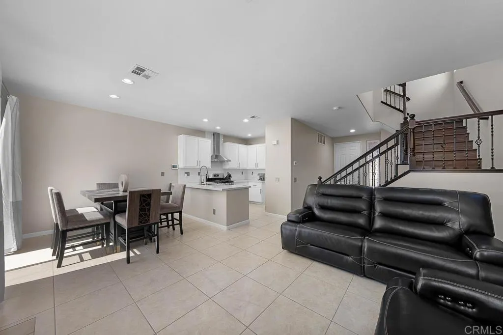 https://cdn.realtyfeed.com/cdn/127/306553046/be5a7f642b420a04f8f559c887211f19.webp