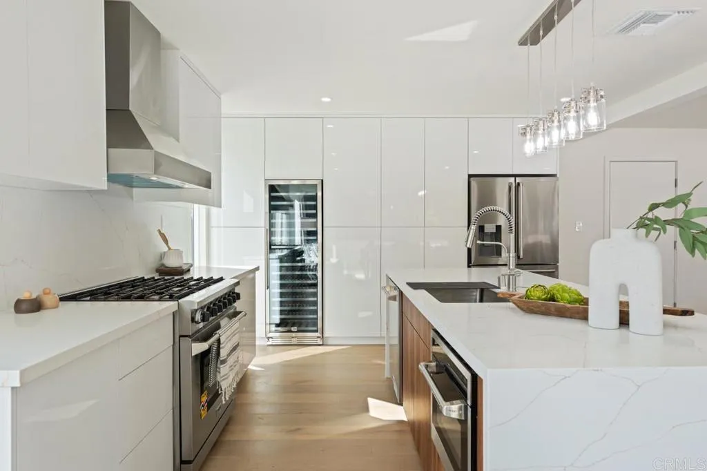 https://cdn.realtyfeed.com/cdn/127/306553074/c1a334592db3e6681f98e63b69ee837a.webp