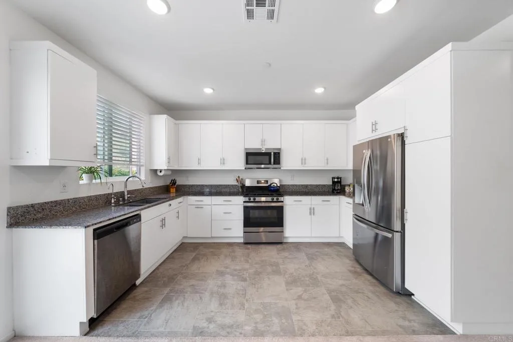 https://cdn.realtyfeed.com/cdn/127/306553110/b1c6e1f5486d57043308f593ca5d6ead.webp