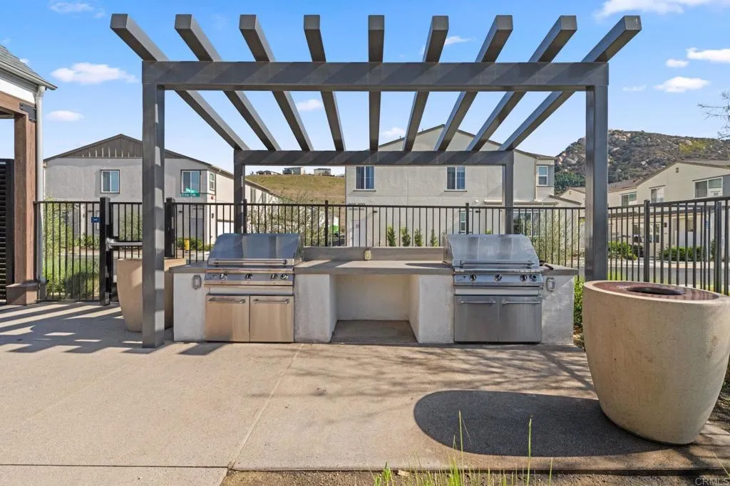 https://cdn.realtyfeed.com/cdn/127/306553110/e26a47ace3836093347f58b905961dfe.webp