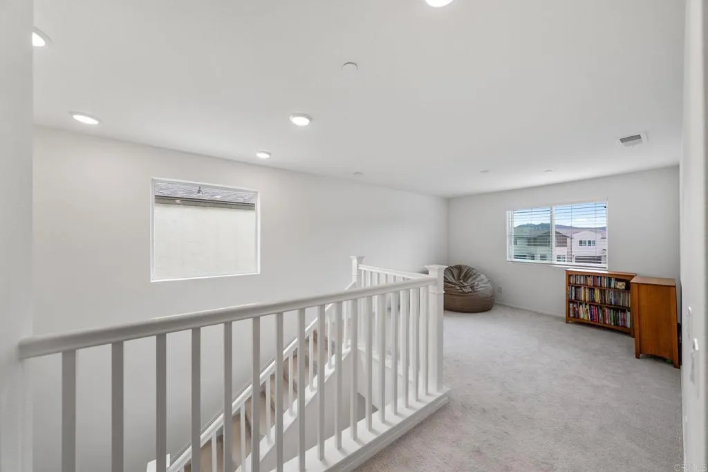 https://cdn.realtyfeed.com/cdn/127/306553110/f8260de568e2414b4ff79bf327478d00.webp