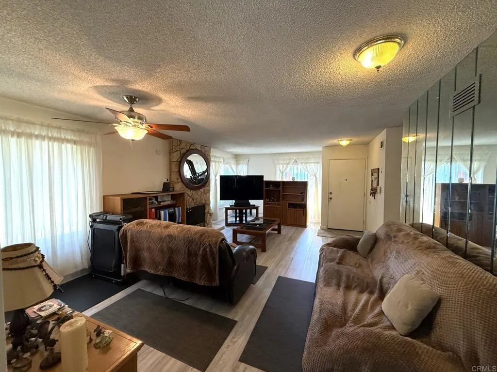 https://cdn.realtyfeed.com/cdn/127/306553246/df387c6ea162afa65f70654b82742acf.webp
