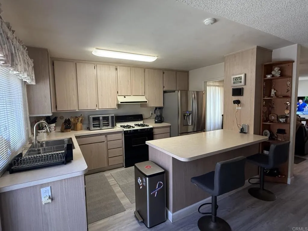 https://cdn.realtyfeed.com/cdn/127/306553246/ed6d9aef137e09bfbe3a890193a4ba9c.webp