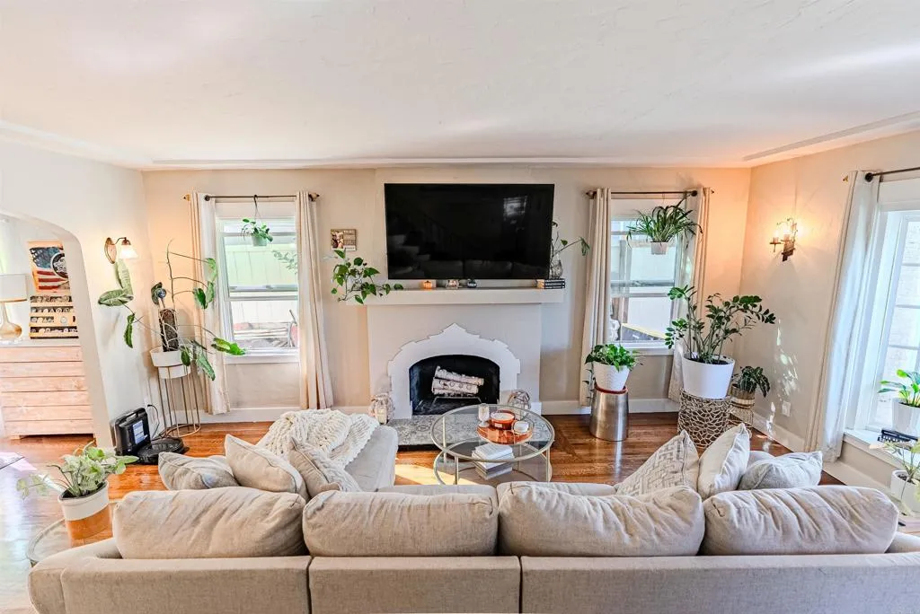 https://cdn.realtyfeed.com/cdn/127/306553250/a3cfa0b02212dbf8e9a6eaab8c886060.webp