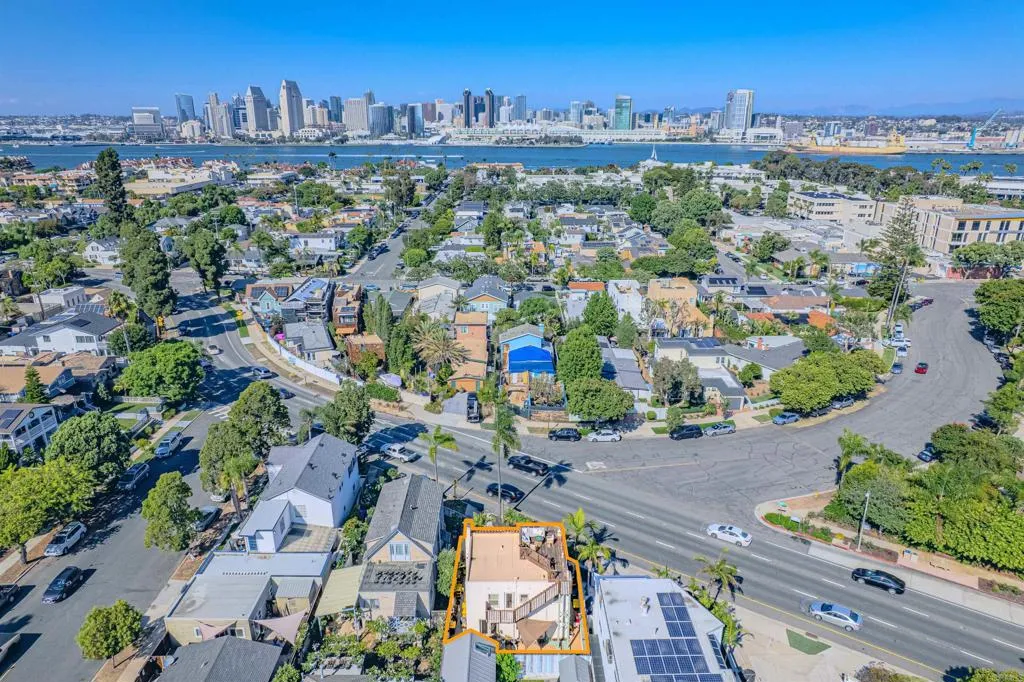 https://cdn.realtyfeed.com/cdn/127/306553250/afc4c0879f8b1ad8c12745b7e55c31bd.webp