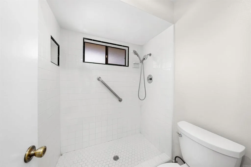https://cdn.realtyfeed.com/cdn/127/306553354/1f4d87cbf52fe97dfe6f4037bbbdabb2.webp