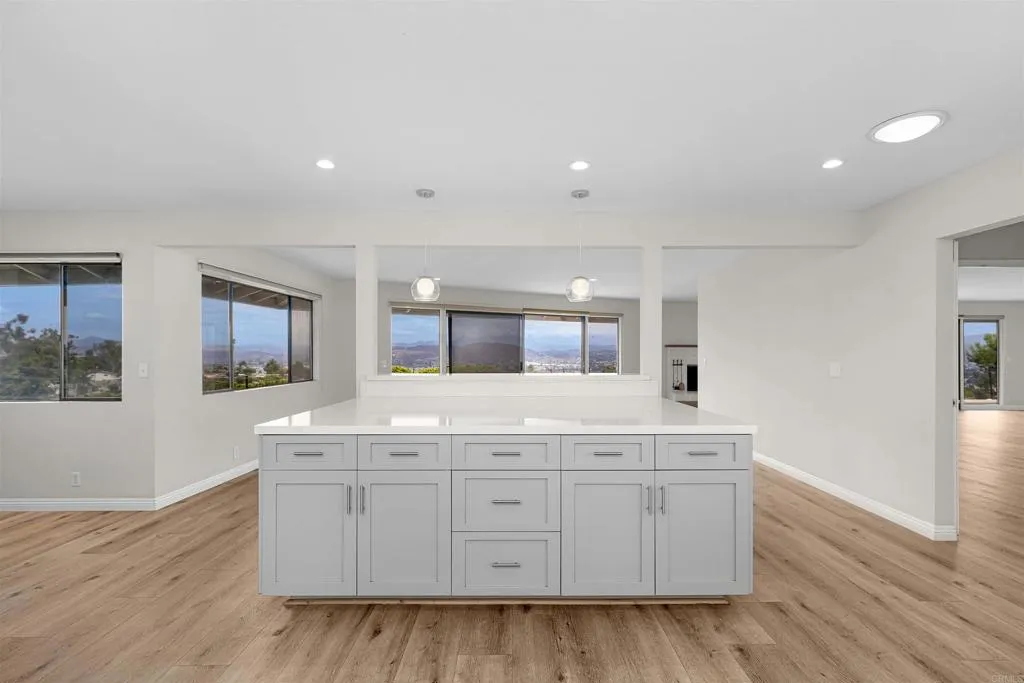 https://cdn.realtyfeed.com/cdn/127/306553354/5bd5b72be6dd9167636cc409abb30c63.webp