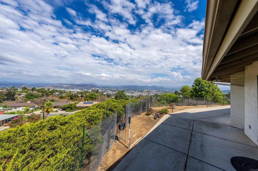 https://cdn.realtyfeed.com/cdn/127/306553354/8b37ef9cb32a5be12458801d8a5004b0.webp