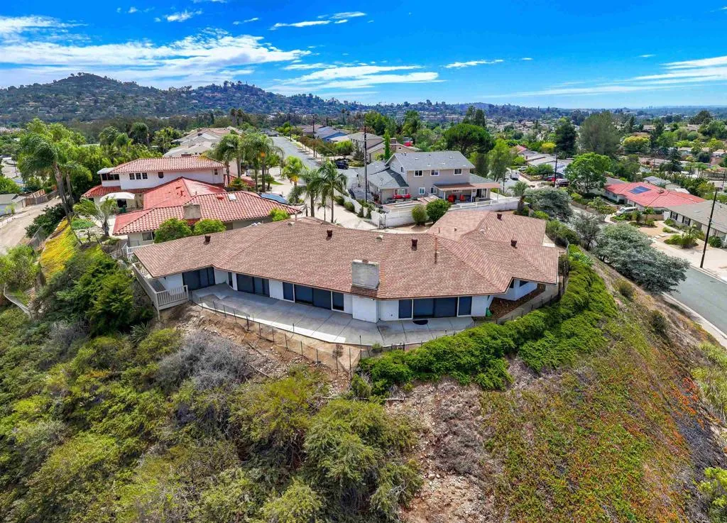 https://cdn.realtyfeed.com/cdn/127/306553354/94c5f6f44203b6c5c15eb6c94548aad7.webp