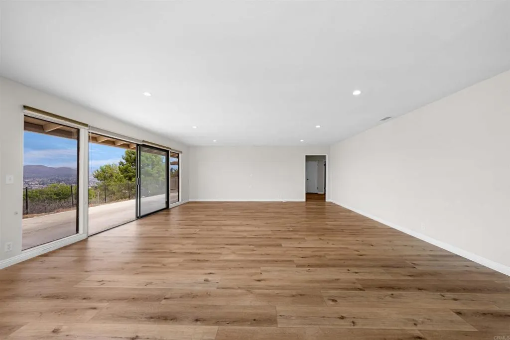 https://cdn.realtyfeed.com/cdn/127/306553354/a58dc6ccb59429bafd7d387f9b0ce0cc.webp