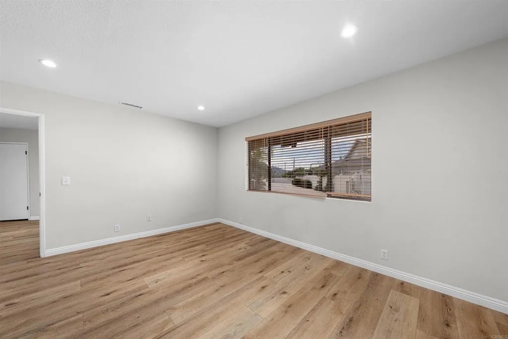 https://cdn.realtyfeed.com/cdn/127/306553354/c14f1742effb6d35716e2d547d2160c7.webp