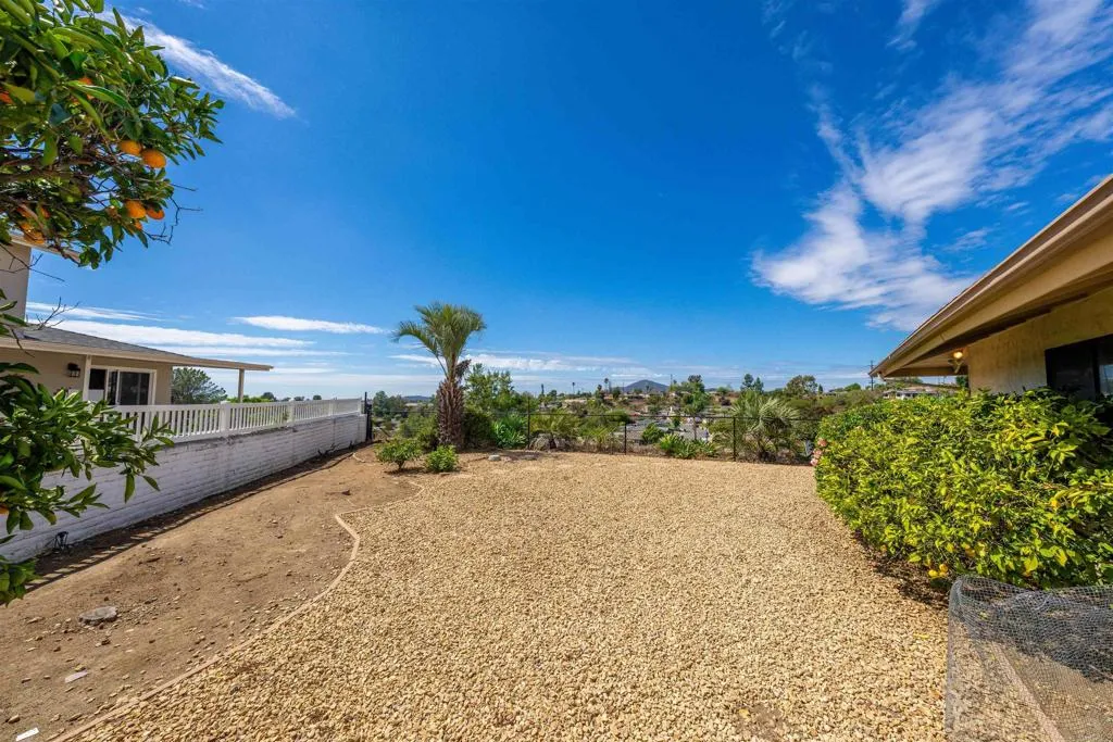 https://cdn.realtyfeed.com/cdn/127/306553354/fbed518acc2f6148b2d95cc6e0a0b599.webp
