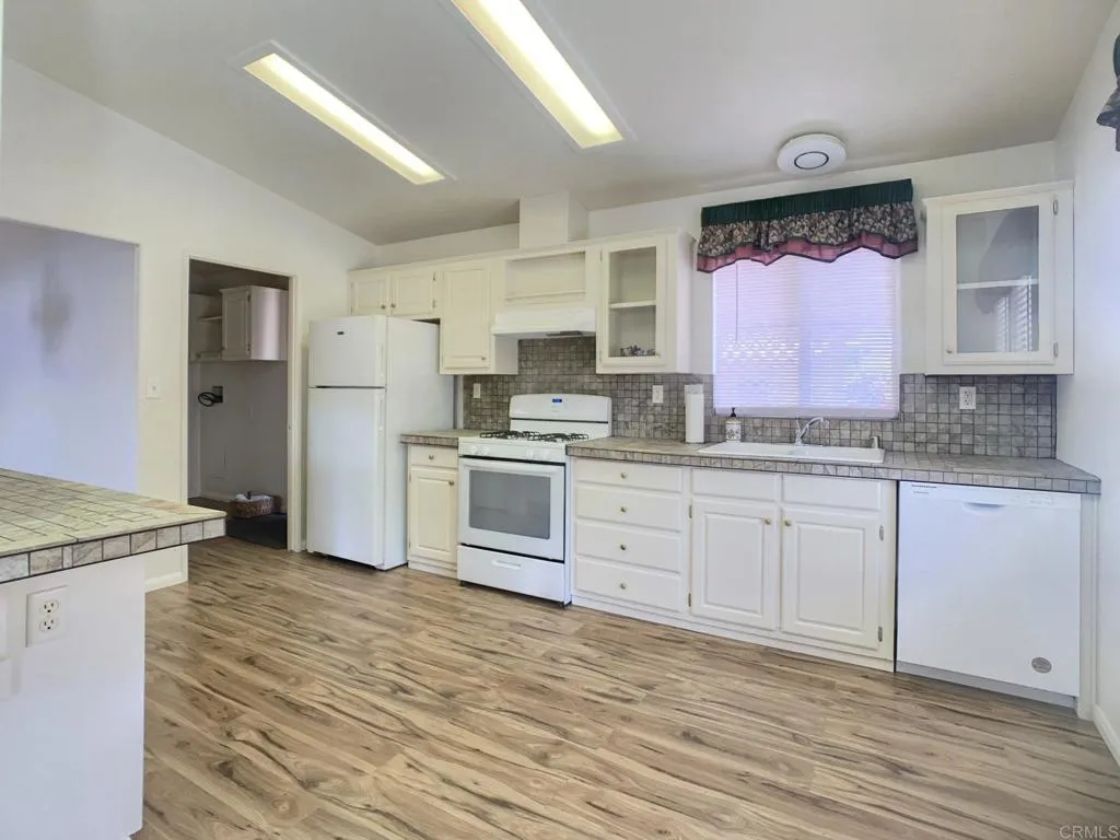 https://cdn.realtyfeed.com/cdn/127/306553366/c5779a24daa85bd9a5d9eb2bbd4d0caa.webp