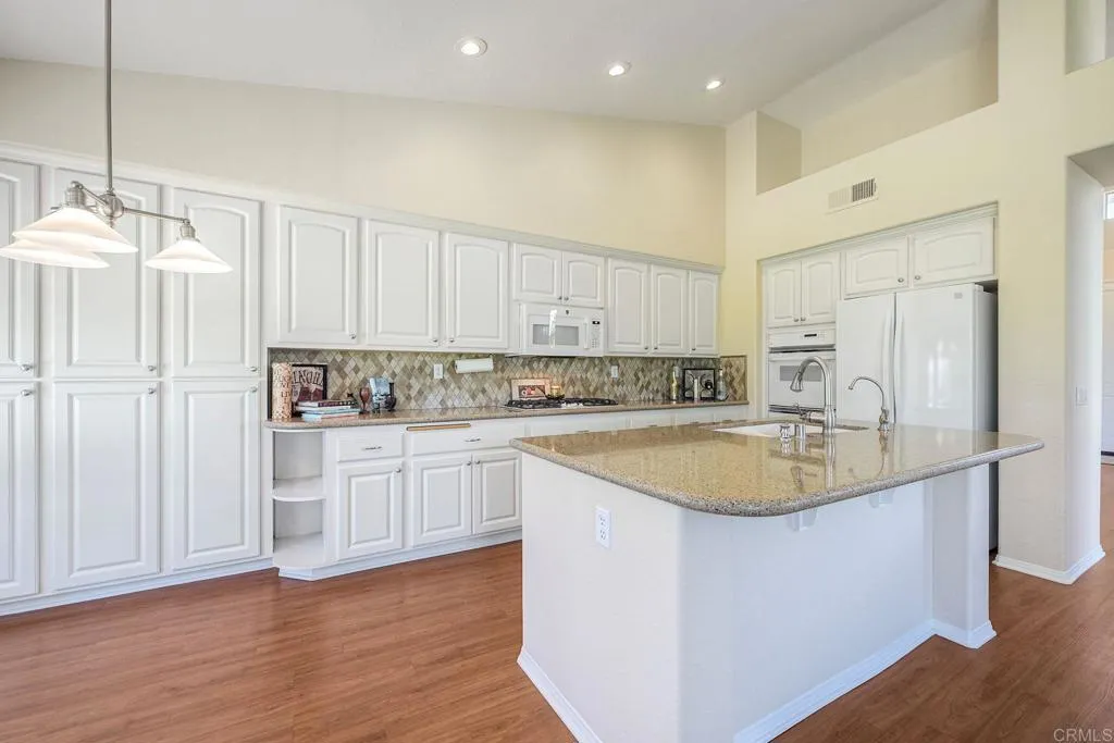 https://cdn.realtyfeed.com/cdn/127/306553480/cc0c04871809bf38481d20eddd0b82c1.webp