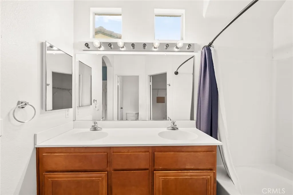 https://cdn.realtyfeed.com/cdn/127/306553525/080cf8d8cd5f25b25fb404b31f129c68.webp