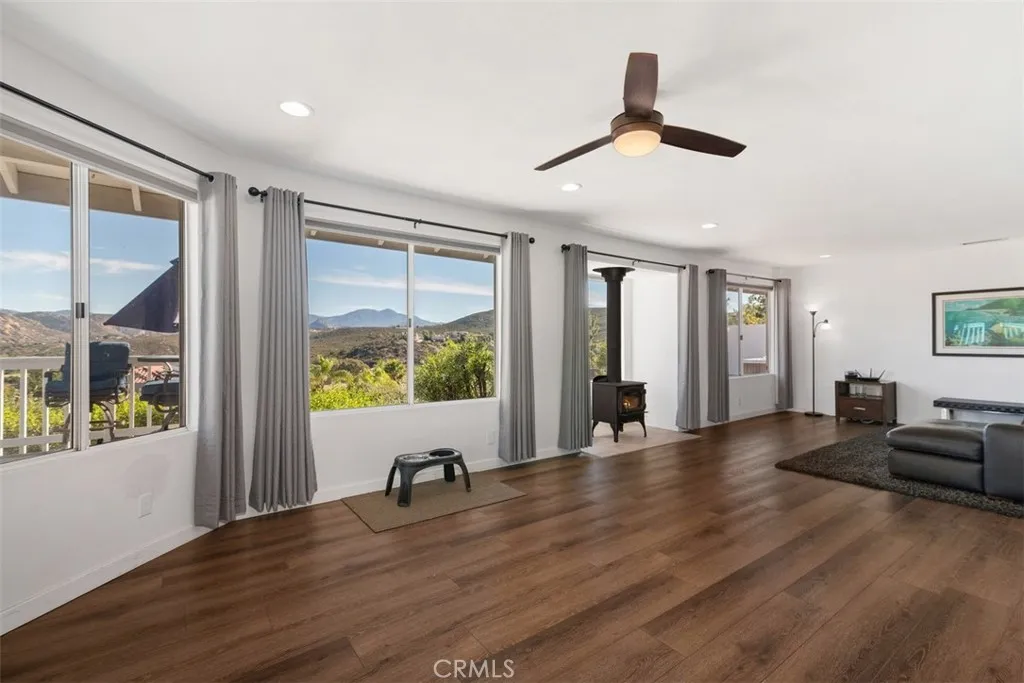 https://cdn.realtyfeed.com/cdn/127/306553649/6e9a4c1f059334860cf86808d9b67abd.webp