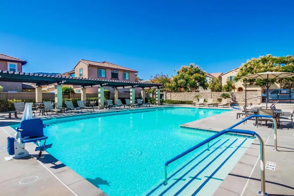 https://cdn.realtyfeed.com/cdn/127/306553681/725ff910c5f3bca4e7359b429f23e98b.webp