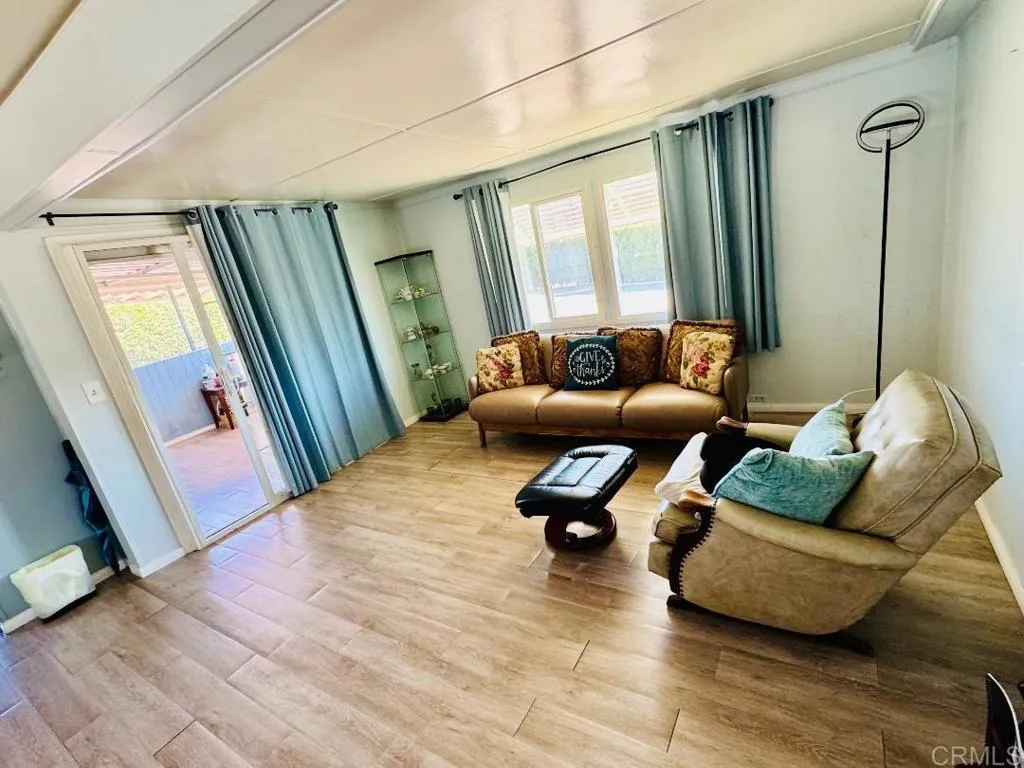https://cdn.realtyfeed.com/cdn/127/306553693/4f17cef8c6e3156353b63912b3d477cc.webp