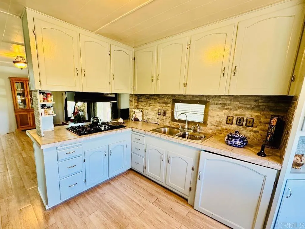https://cdn.realtyfeed.com/cdn/127/306553693/806a3a350d147941a0dadb4654f3dca4.webp