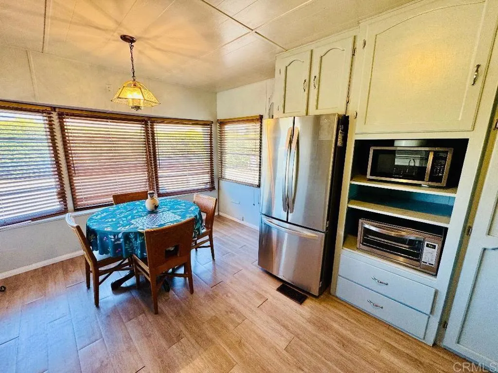 https://cdn.realtyfeed.com/cdn/127/306553693/8a4ada0abc04c2563c691ffaea716183.webp