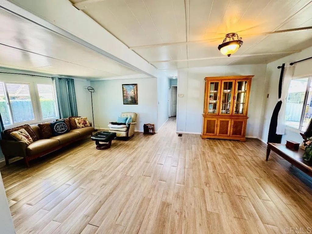 https://cdn.realtyfeed.com/cdn/127/306553693/f7ac33014f8c702b4edc13dd0b4d1956.webp