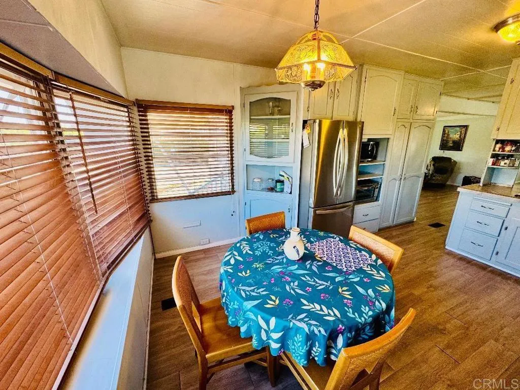 https://cdn.realtyfeed.com/cdn/127/306553693/f8ec6c699b24a39f9ea444f502811da1.webp