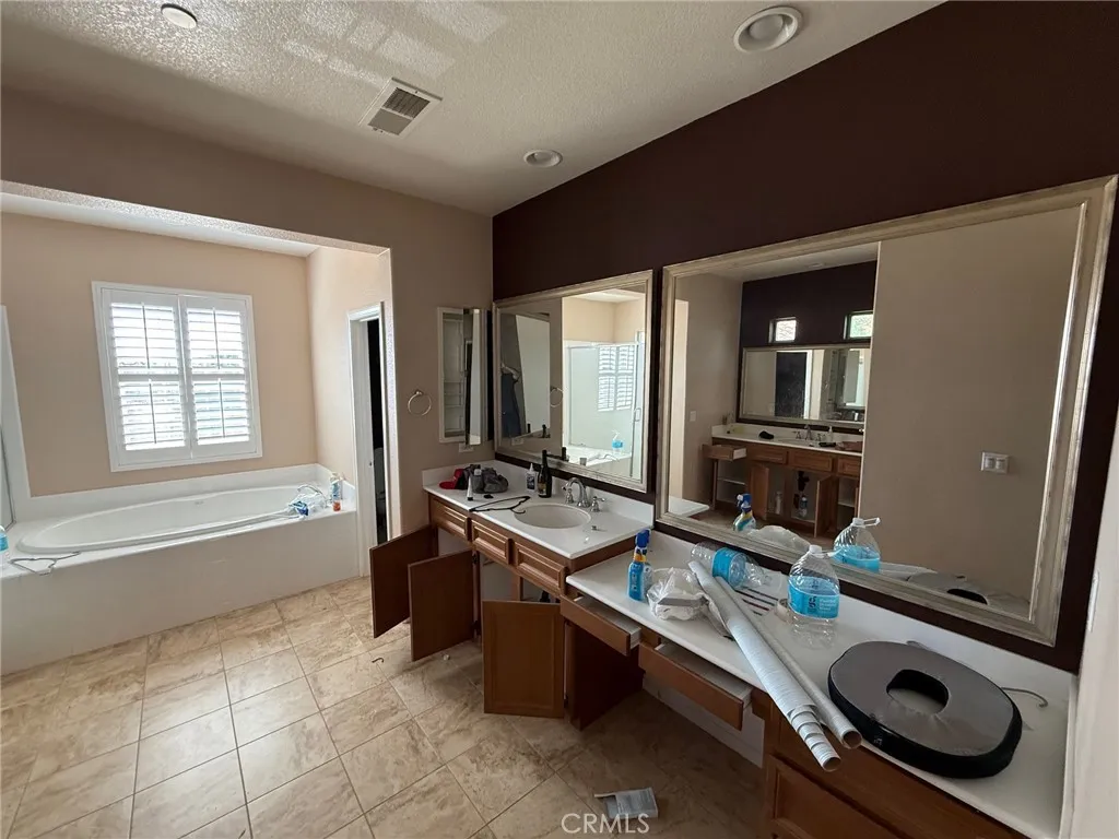 https://cdn.realtyfeed.com/cdn/127/306553758/9439a75cb8b6a1191fcc4ee3b9b64699.webp