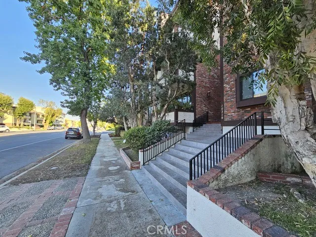 10310 Riverside Drive Unit 201, Toluca Lake, CA 91602 - Photo 3 of 37, Toluca Lake, CA