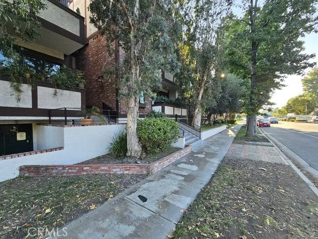 10310 Riverside Drive Unit 201, Toluca Lake, CA 91602 - Photo 2 of 37, Toluca Lake, CA