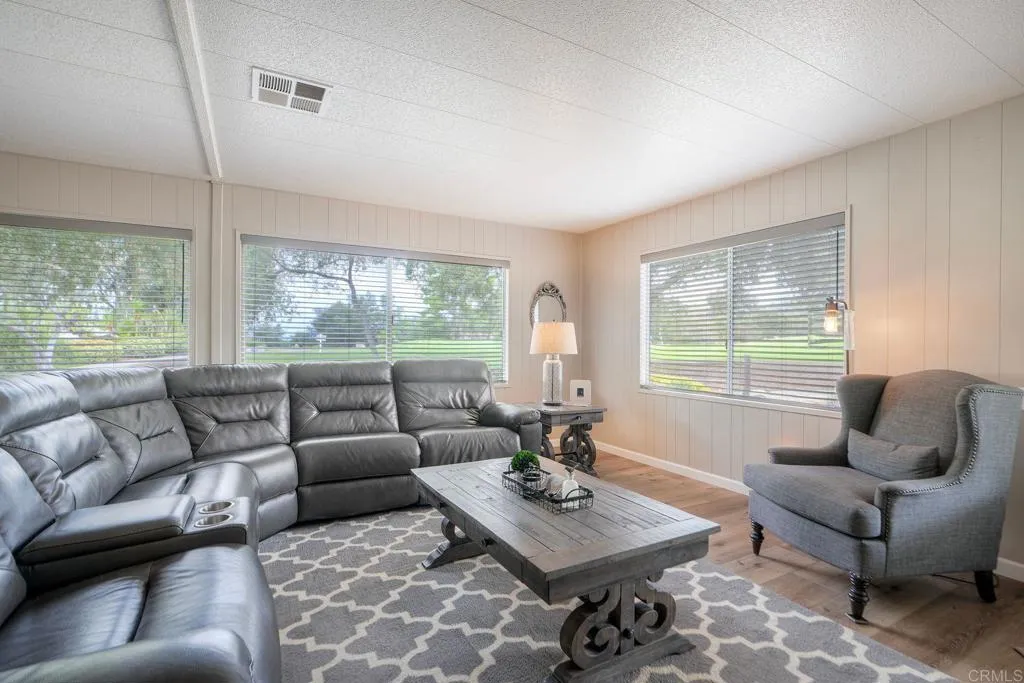 https://cdn.realtyfeed.com/cdn/127/306554040/d34b2756ec2ad6372c6fb9019c1fb504.webp