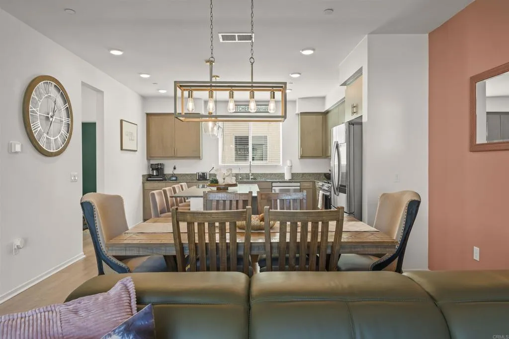 https://cdn.realtyfeed.com/cdn/127/306554209/176293f4e4b9578c3f53e5da5d305fc2.webp