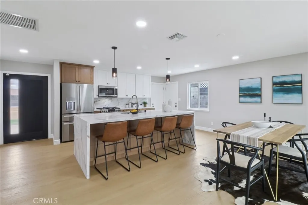 https://cdn.realtyfeed.com/cdn/127/306554250/8d68a2abc611e2e4f06ceb202c4e8f2e.webp