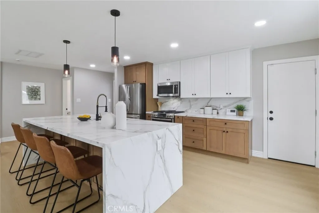 https://cdn.realtyfeed.com/cdn/127/306554250/ca423e357b1b47dbf2a594cefe8c9de1.webp