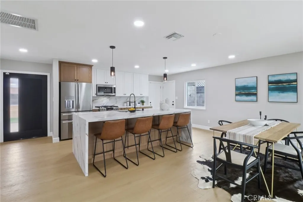 https://cdn.realtyfeed.com/cdn/127/306554250/cdc3c186e30e6a87999b753f8ac830e2.webp