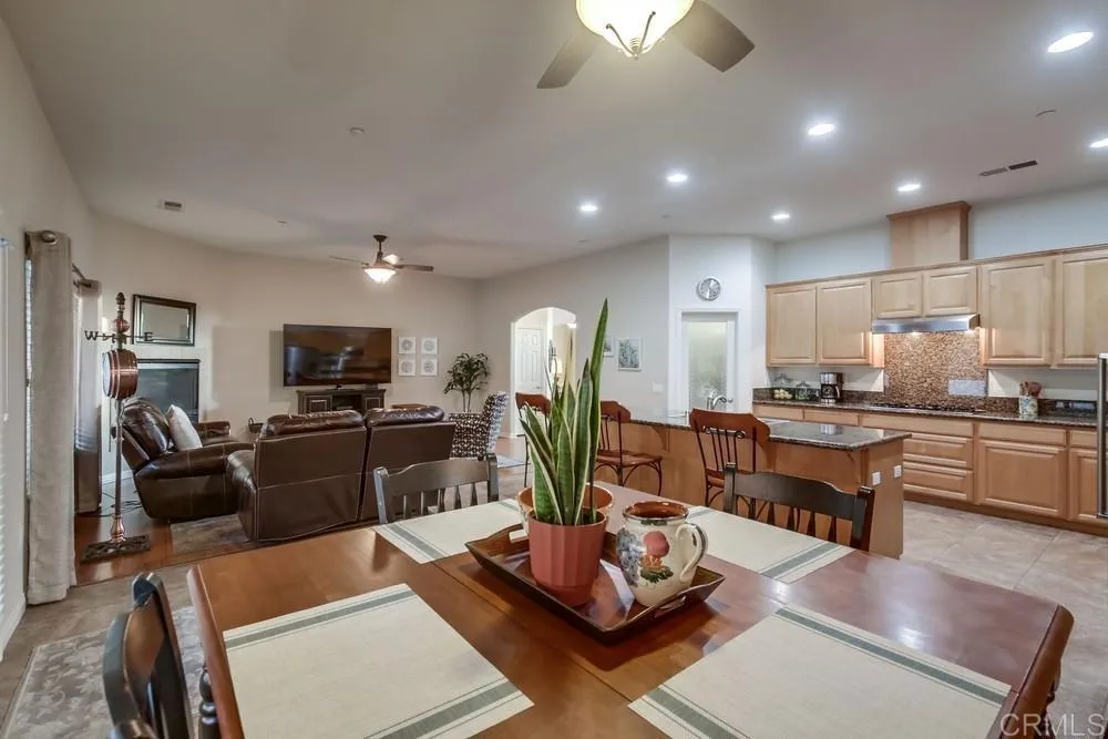 https://cdn.realtyfeed.com/cdn/127/306554301/2b4fe523cbe55be58290f563f9e3c50b.webp