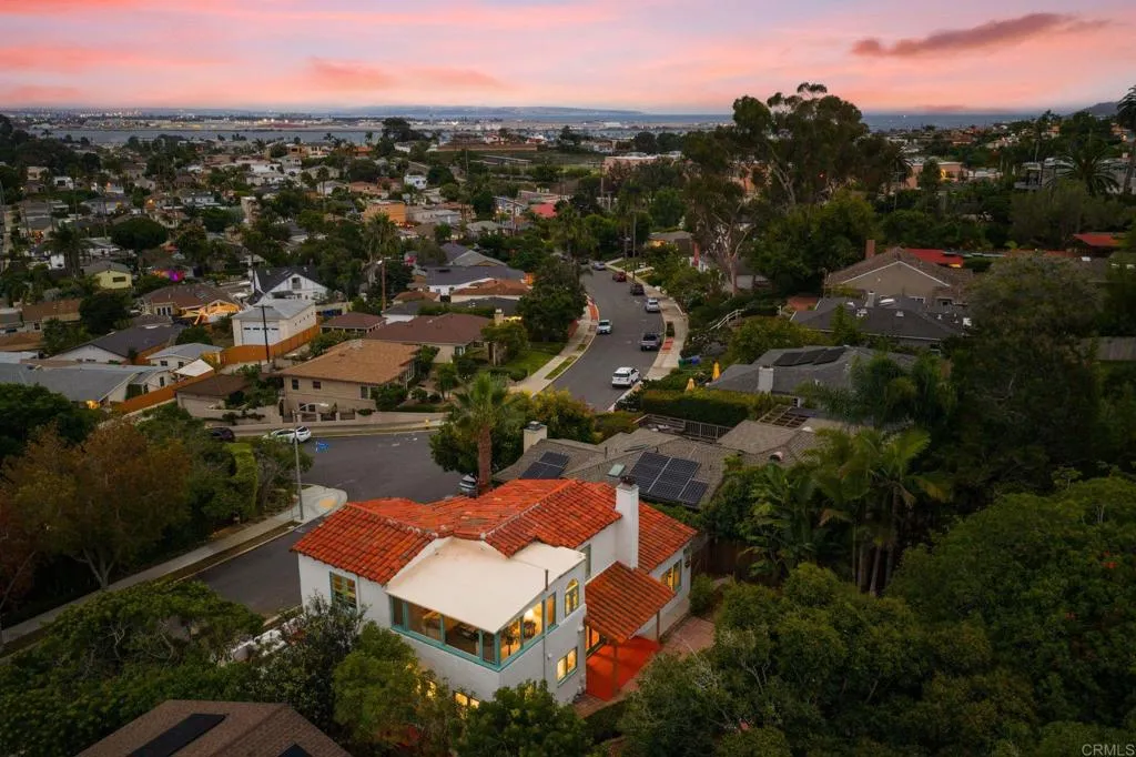 https://cdn.realtyfeed.com/cdn/127/306554306/15382e7d4383c912b621533949bd1616.webp