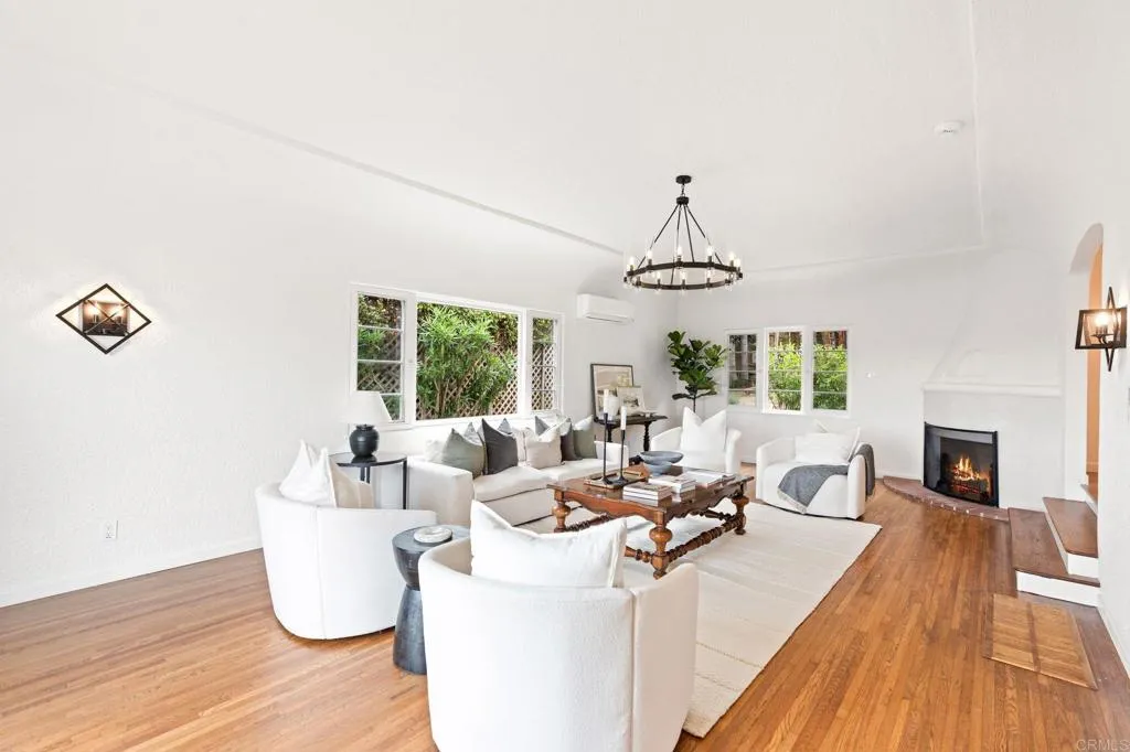 https://cdn.realtyfeed.com/cdn/127/306554306/725d66288f6215439efd54e086c4c02a.webp