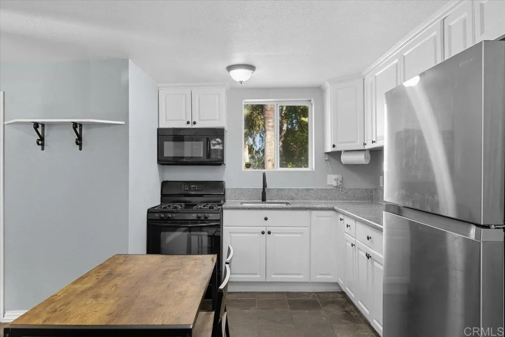 https://cdn.realtyfeed.com/cdn/127/306554512/1d33218f9b0f3852f7259dd2eeaccb40.webp