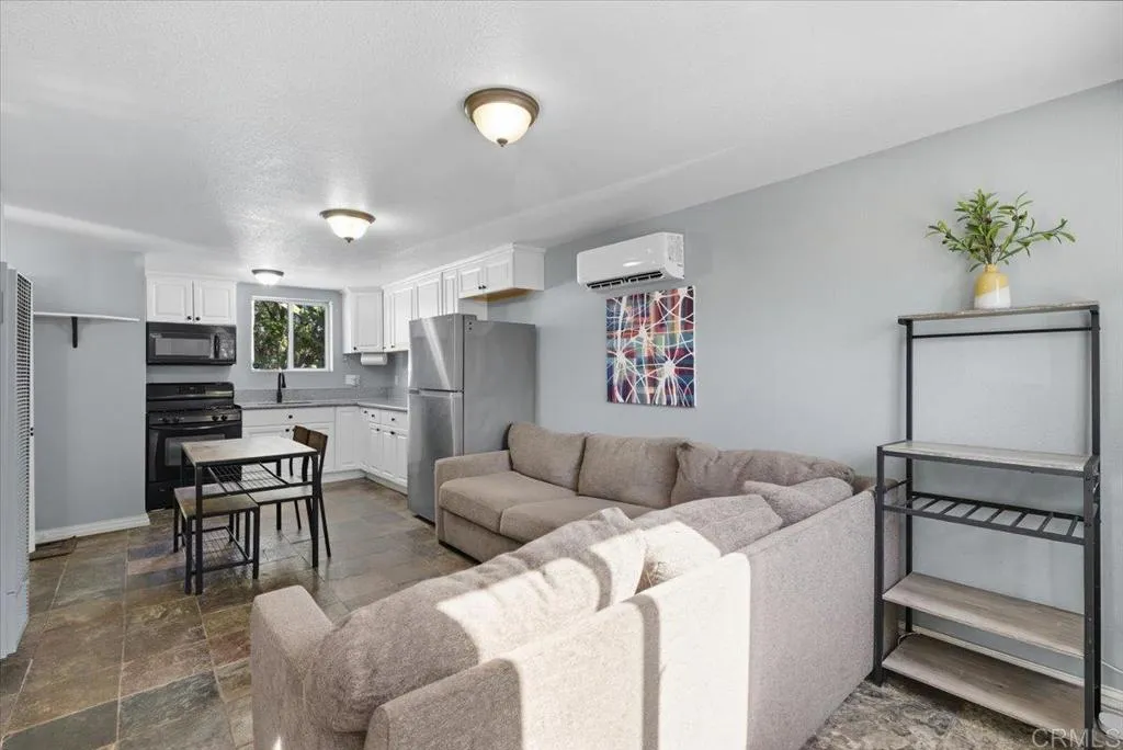 https://cdn.realtyfeed.com/cdn/127/306554512/2738cdd2f172e6a88bea6dddf8fbdcdf.webp