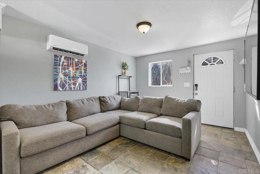 https://cdn.realtyfeed.com/cdn/127/306554512/9cff49a8eccadd7bf119f2eee82ff59a.webp