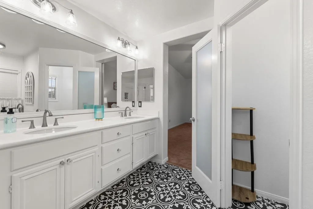 https://cdn.realtyfeed.com/cdn/127/306554719/b3a94364c18ae57d3b17fc1c5e091f17.webp