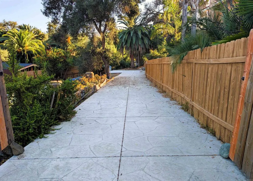 https://cdn.realtyfeed.com/cdn/127/306554769/4b0ebe666aa724cba56b83d01b38c520.webp