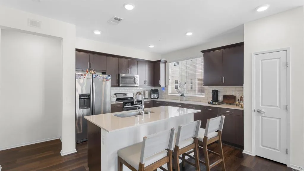 Photo #2: PTP2507431 Listing 