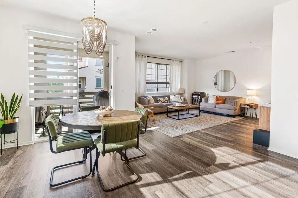 https://cdn.realtyfeed.com/cdn/127/306554929/181107d8ce46431d028d17385fd00438.webp